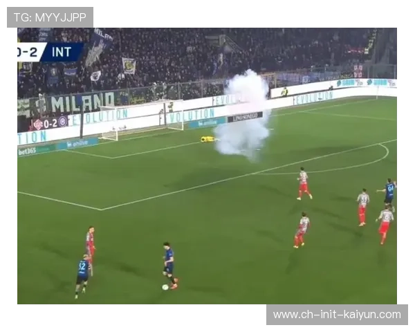 球迷投掷烟火事件后续，肇事者被捕俱乐部罚款