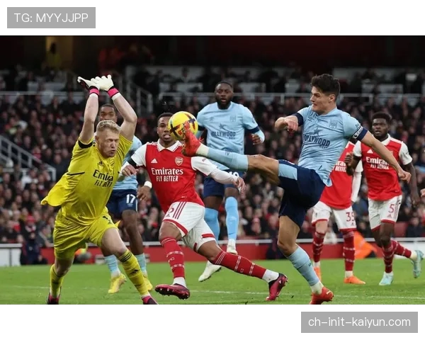 曼城客场3-0完胜切尔西，少赛一场紧追阿森纳